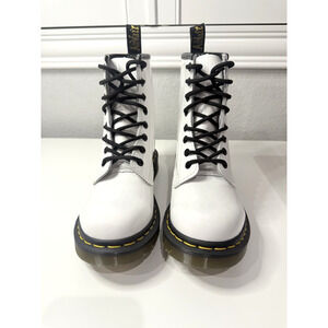 Dr. Martens 1460 Women’s White Patent Leather 8-Eye Boots Size 6‎ US